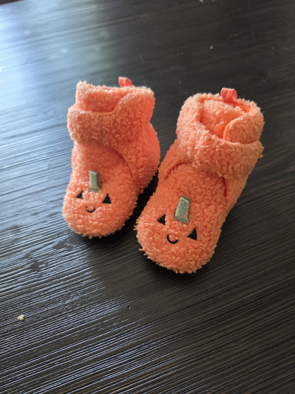 Cozy Orange Sherpa Kids Booties with Pumpkin Face